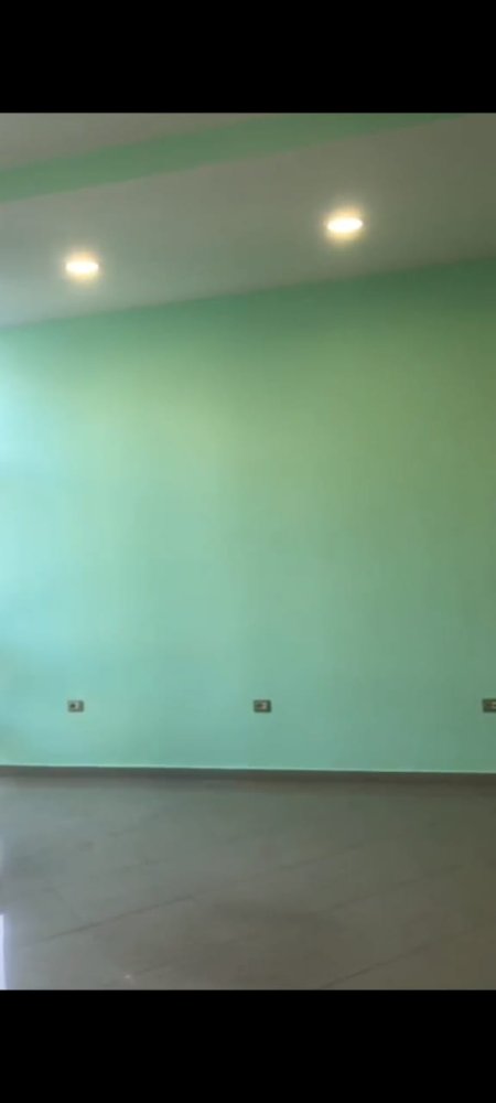 Tirane, jepet me qera ambjent biznesi Kati 2, 48 m² 500 Euro (Bulevardi Bajram Curri)
