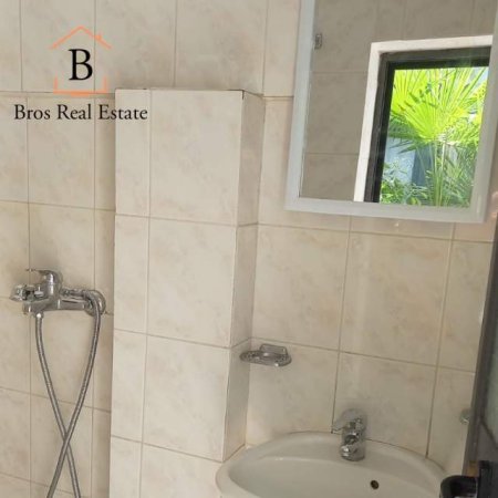 Tirane, jepet me qera apartament Kati 1, 50 m² 35.000 Leke (Rruga Dibres,Selvia)