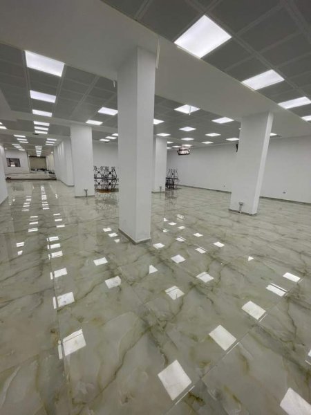 Tirane, jap me qera ambjent biznesi Kati 0, 1.330 m² 4.5 Euro/m2 (Tek Thesari i Shtetit)