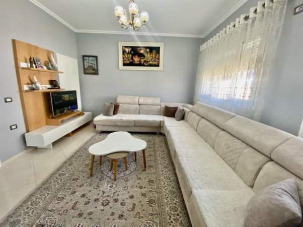Tirane, jepet me qera Vile 5+1+A 500 m² 4.000 Euro (teg)