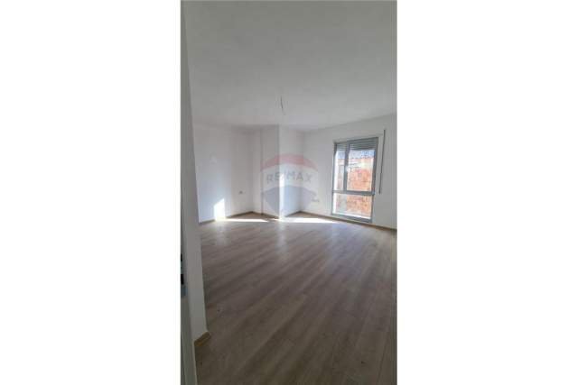 Tirane, jepet me qera apartament 2+1+BLK Kati 1, 110 m² 380 Euro (Rr. Bardhyl)