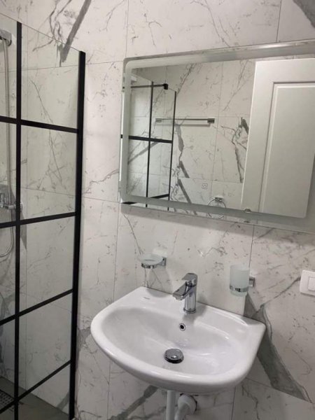 Tirane, jepet me qera apartament 2+1+Post Parkimi Kati 6, 90 m² 500 Euro (Rruga 5 Maj)