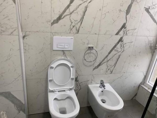 Tirane, jepet me qera apartament 2+1+Post Parkimi Kati 6, 90 m² 500 Euro (Rruga 5 Maj)