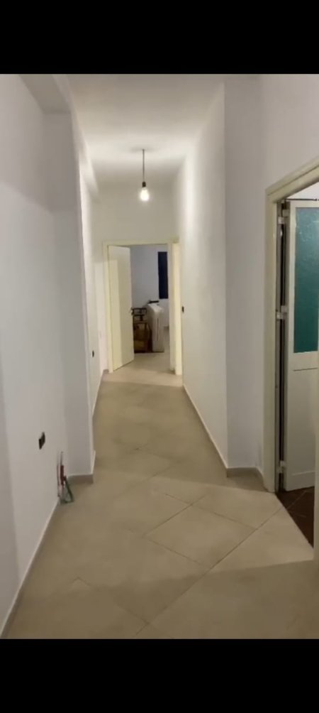 Tirane, jepet me qera Vile 1+1+A Kati 2, 250 Euro (Rruga Ali Shefqeti)