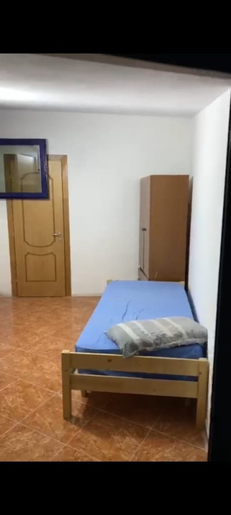 Tirane, jepet me qera Vile 2+1+BLK Kati 3, 85 m² 250 Euro (Rruga Ali Shefqeti)