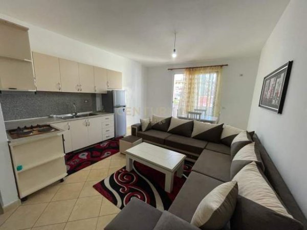 Tirane, jepet me qera apartament 2+1 Kati 4, 90 m² 350 Euro (Besim Alla)