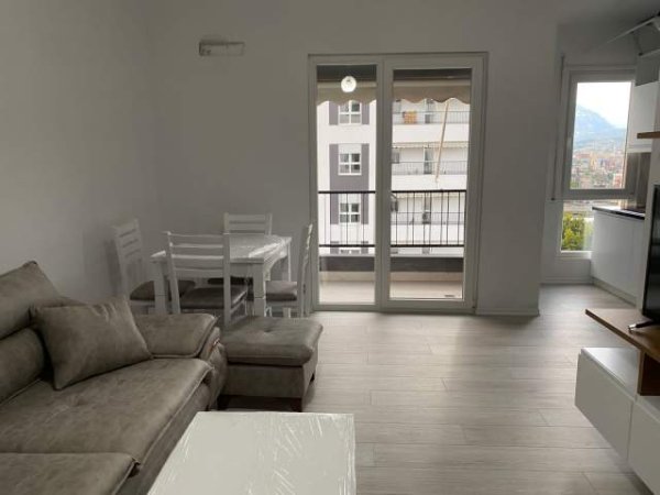 Tirane, jepet me qera apartament 2+1+BLK Kati 6, 90 m² 500 Euro (Rruga 5 Maji)