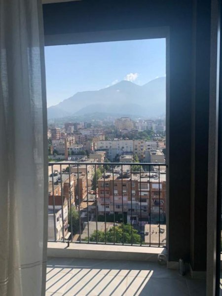 Tirane, jepet me qera apartament 1+1+BLK Kati 8, 60 m² 400 Euro (Oxhaku)