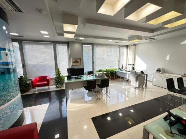 Tirane, jepet me qera ambjent biznesi 140 m² 3.000 Euro (BLLOKU)