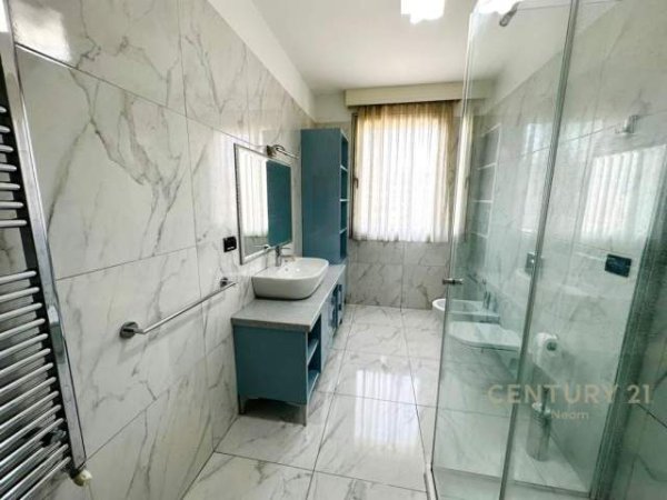 Tirane, jepet me qera apartament 3+1 Kati 7, 150 m² 1.500 Euro (Sami Frasheri)