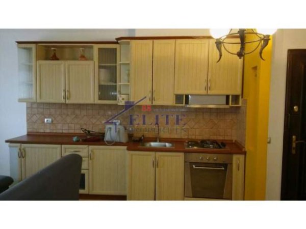 Tirane, jepet me qera apartament 2+1+BLK Kati 6, 80 m² 450 Euro (piazza)