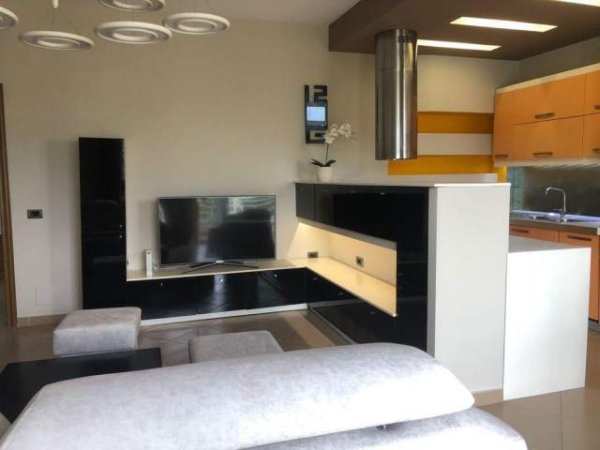 Tirane, jepet me qera apartament 2+1+BLK Kati 3, 100 m² 700 Euro (Liqeni i Thate)