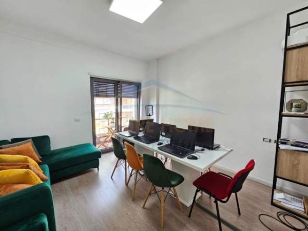 Tirane, jepet me qera apartament 2+1+BLK Kati 2, 113 m² 800 Euro (Zogu i ZI)