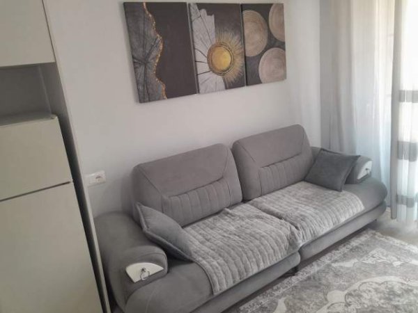 Tirane, jepet me qera apartament 36 m²  (Rruga e Barrikadave)