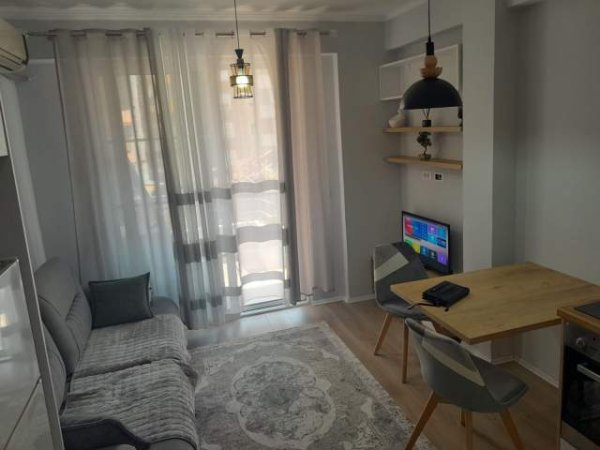 Tirane, jepet me qera apartament 36 m²  (Rruga e Barrikadave)