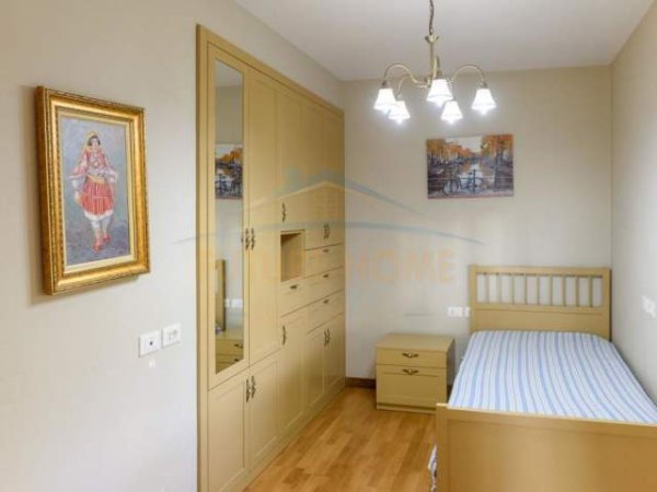 Tirane, jepet me qera Vile 4+1 Kati 1, 231 m² 3.500 Euro (Long Hill Residence)