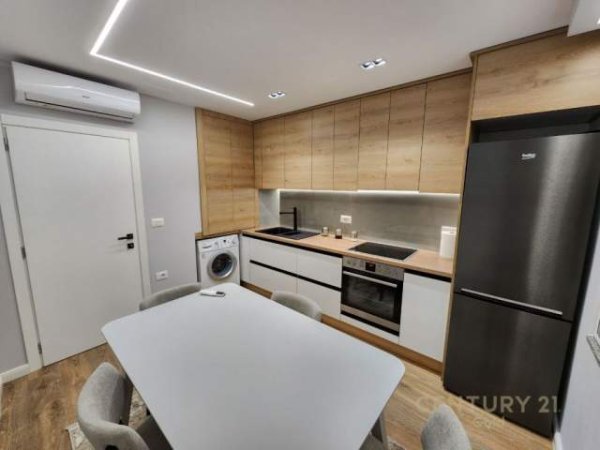 Tirane, jepet me qera apartament 1+1+BLK Kati 3, 58 m² 1.000 Euro (bllok)