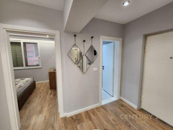 Tirane, jepet me qera apartament 1+1+BLK Kati 3, 58 m² 1.000 Euro (bllok)