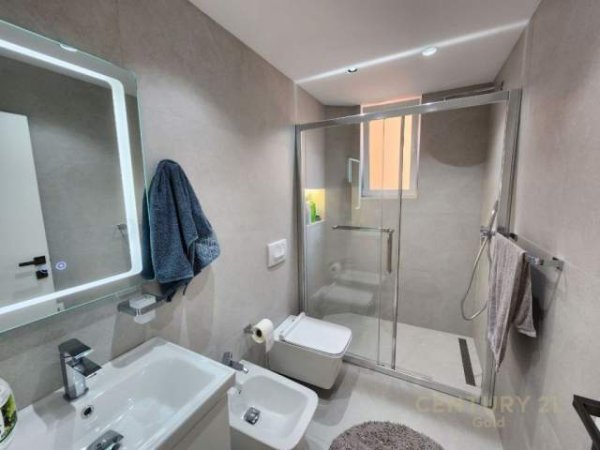 Tirane, jepet me qera apartament 1+1+BLK Kati 3, 58 m² 1.000 Euro (bllok)