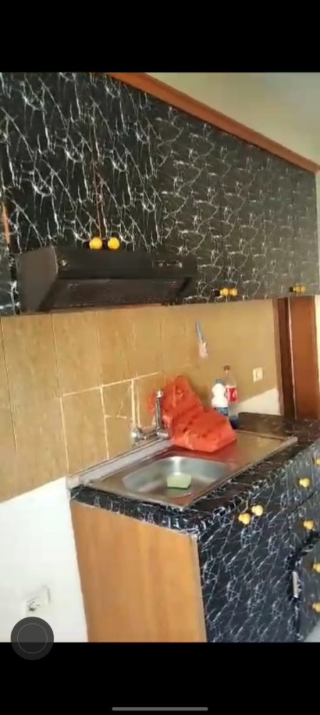 Tirane, jepet me qera apartament 2+1 Kati 0, 85 m² 180 Euro (rruga ismet gusia)