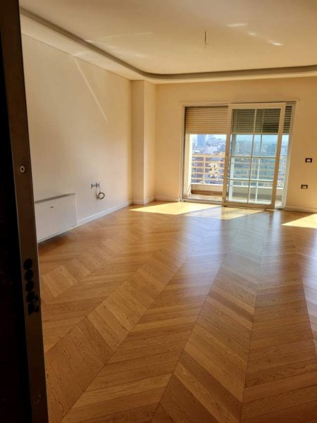 Tirane, jepet me qera ambjent biznesi Kati 12, 120 m² 800 Euro (Panorama te Prestigji)