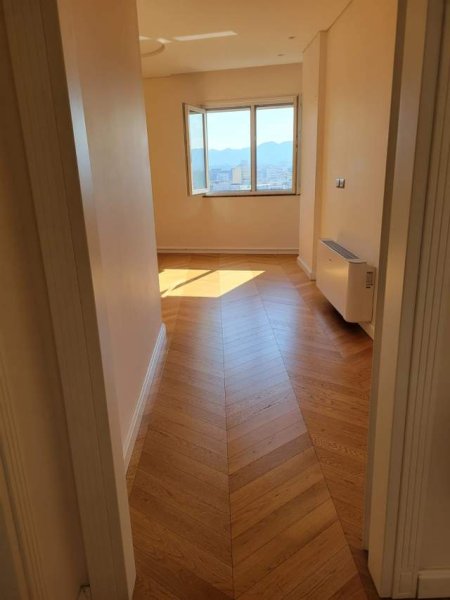 Tirane, jepet me qera ambjent biznesi Kati 12, 120 m² 800 Euro (Panorama te Prestigji)