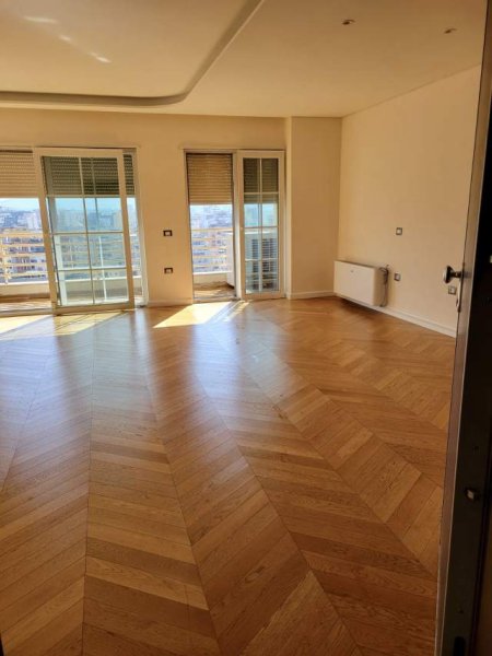 Tirane, jepet me qera ambjent biznesi Kati 12, 120 m² 800 Euro (Panorama te Prestigji)