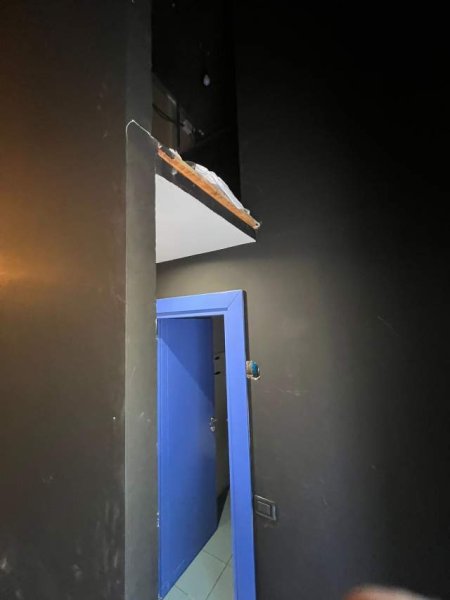 Tirane, jepet me qera dyqan Kati 0, 73 m² 1.000 Euro (Rruga e Barrikadave Tiranë,Shqipëria)