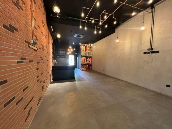 Tirane, jepet me qera dyqan Kati 0, 73 m² 1.000 Euro (Rruga e Barrikadave Tiranë,Shqipëria)