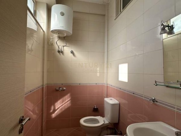 Tirane, jepet me qera apartament 2+1+BLK Kati 2, 100 m² 550 Euro (Shkolla e Baletit)