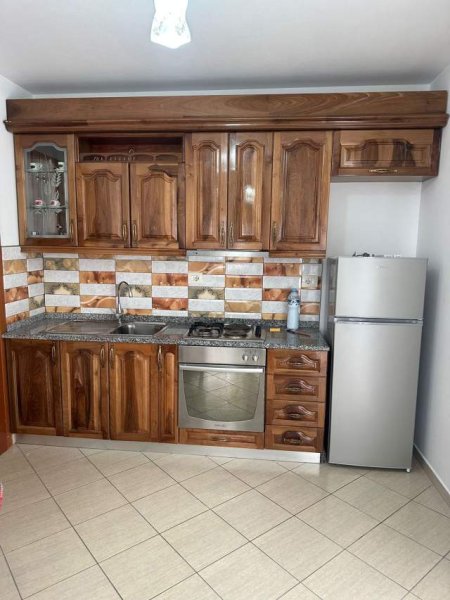 Tirane, jepet me qera apartament 2+1+BLK Kati 3, 90 m² 400 Euro (rruga Haxhi Hysen Dalliu)
