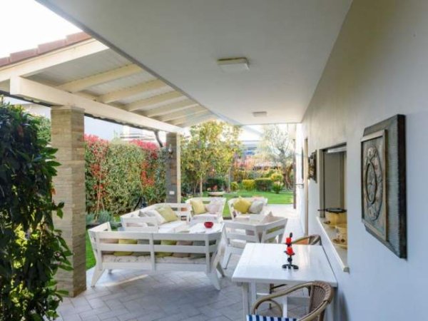 Tirane, jepet me qera Vile 4+1 Kati 2, 649 m² 3.500 Euro (Sauk)
