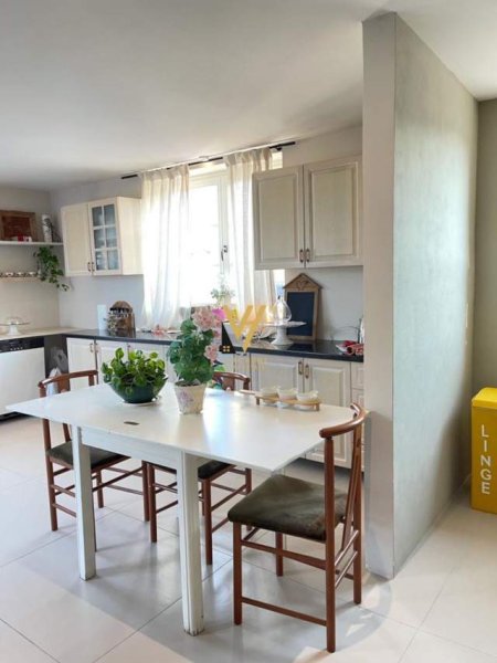 Tirane, shitet apartament 3+1 Kati 5, 330 m² 380.000 Euro (TE KOMUNA E PARISIT ~ PRAN SHKOLLES FENIKS)