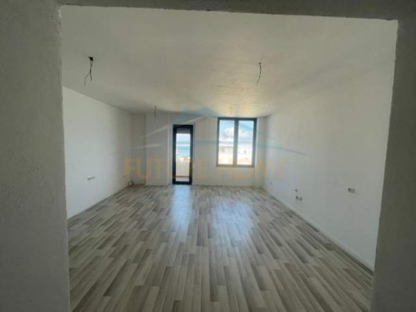 Durres, jepet me qera ambjent biznesi Kati 11, 115 m² 600 Euro (durres)