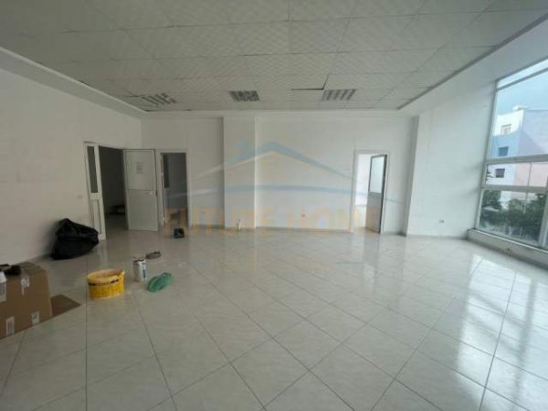 Durres, jepet me qera ambjent biznesi Kati 1, 572 m² 1.500 Euro (Spitali, Durres)