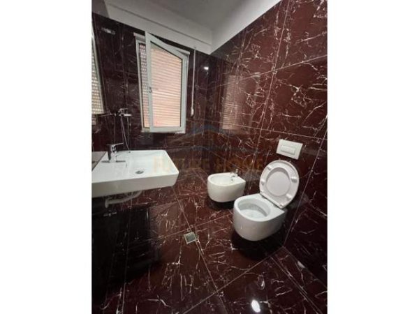 Tirane, jepet me qera apartament 2+1+BLK Kati 5, 90 m² 500 Euro (Teodor Keko)