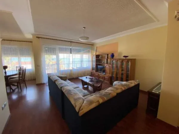 Durres, jepet me qera apartament 2+1+BLK Kati 4, 100 m² 750 Euro (Currila)