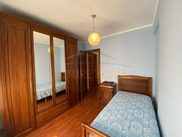 Durres, jepet me qera apartament 2+1+BLK Kati 4, 100 m² 750 Euro (Currila)