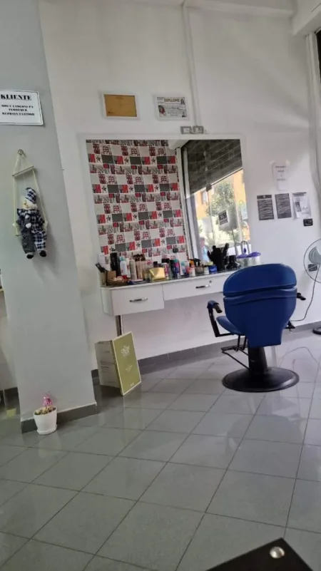 Fier, - Shitet biznesi sallon bukurie