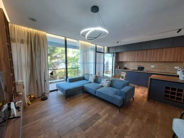 Durres, jepet me qera apartament 2+1 Kati 1, 90 m² 700 Euro (VILA E ZOGUT)