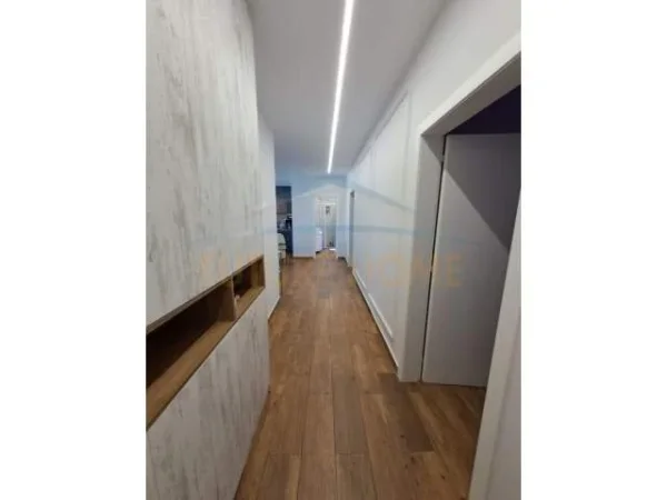 Durres, jepet me qera apartament 2+1 Kati 1, 90 m² 700 Euro (VILA E ZOGUT)