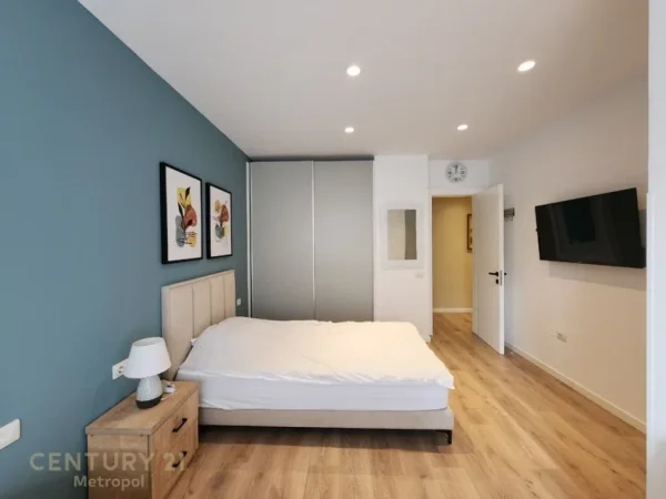 Tirane, jepet me qera apartament 2+1 Kati 3, 102 m² 1.000 € (Rr. e Elbasanit)