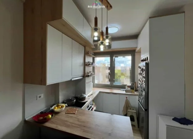 Tirane, jepet me qera apartament 2+1 Kati 3, 107 m² 700 € (rruga dibres)