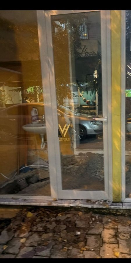 Tirane, jepet me qera ambjent biznesi Kati 0, 50 m² 1.200 € (BLV BAJRAM CURRI)