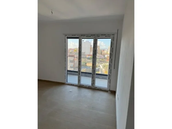 Tirane, jepet me qera apartament 2+1 , 94 m² 600 € (Rruga Jordan Misja)