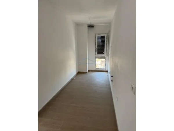 Tirane, jepet me qera apartament 2+1 , 94 m² 600 € (Rruga Jordan Misja)