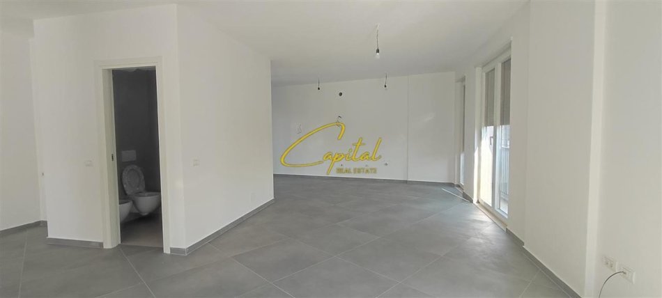 Tirane, jepet me qera ambjent biznesi Kati 5, 220 m² 2.500 € (QENDER)