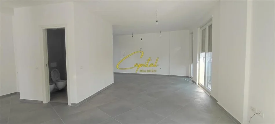 Tirane, jepet me qera ambjent biznesi Kati 5, 220 m² 2.500 € (QENDER)