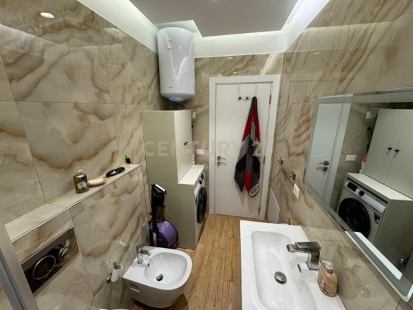 Tirane, jepet me qera apartament 1+1 Kati 9, 66 m² 600 € (Shkolla e Bashkuar)