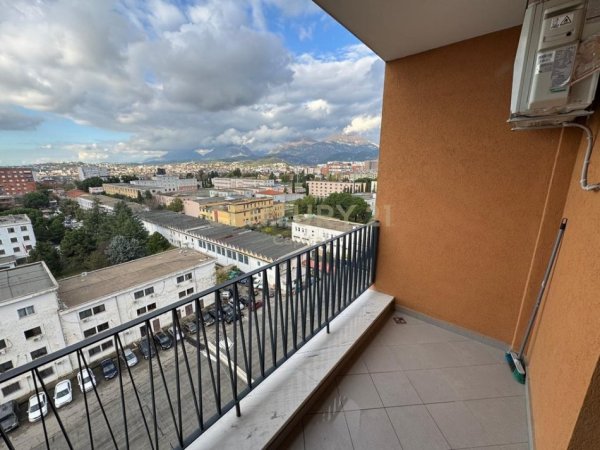 Tirane, jepet me qera apartament 1+1 Kati 9, 66 m² 600 € (Shkolla e Bashkuar)